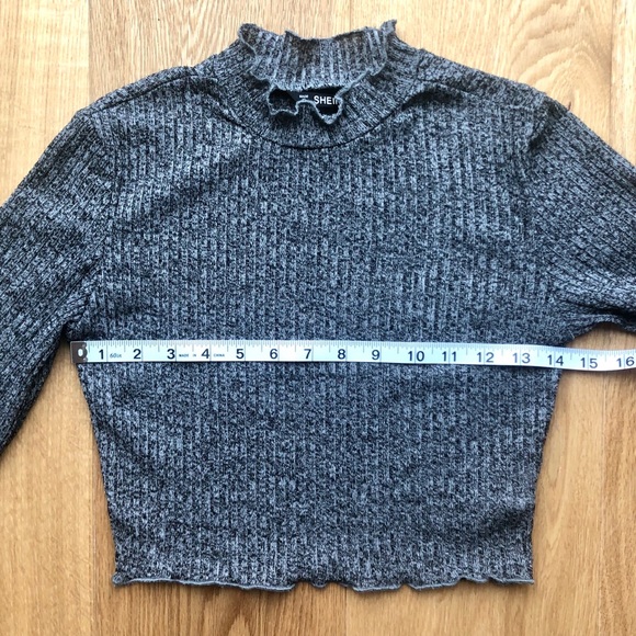 NWOT Grey Long Sleeve Crop Top - Picture 6 of 8